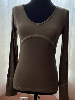 POL Women's Long-Sleeve V-Neck Thermal Top - Brown - VGUC - SMALL